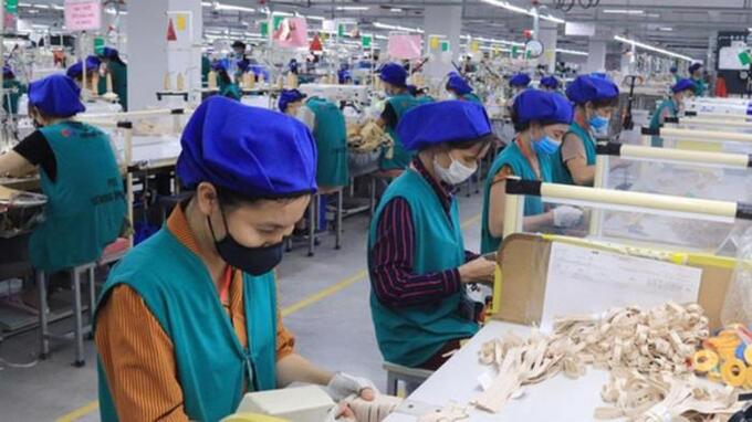 Công nhân làm việc tại khu công nghiệp Bắc Ninh.