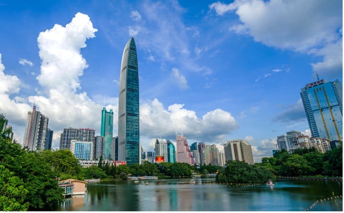 Tháp Tài chính KK100 nổi bật tại khu trung tâm tài chính thành phố Thâm Quyến, tỉnh Quảng Đông, Trung Quốc