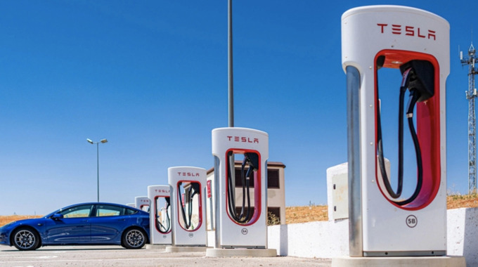 Một điểm sạc xe điện của Tesla tại Mỹ