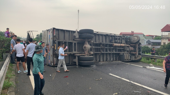Vụ tai nạn khiến cao tốc Nội Bài - Lào Cai ùn tắc theo hướng về Hà Nội