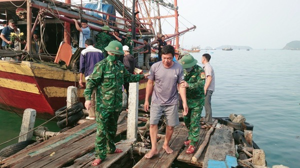 Các lực lượng chức năng tỉnh Quảng Bình đang khẩn trương tìm kiếm 11 nạn nhân mất tích trên biển.