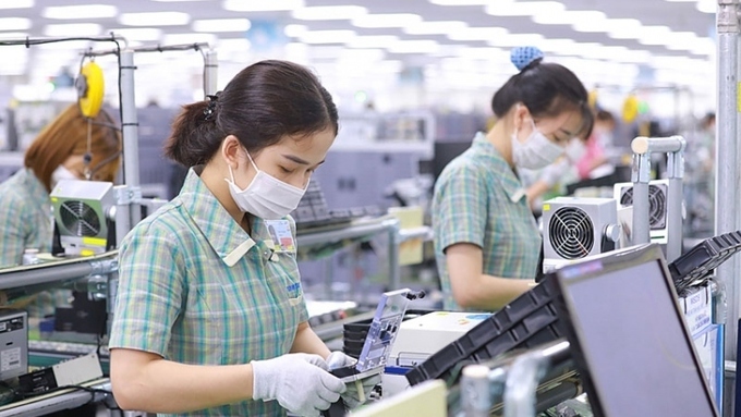 Công nhân làm việc tại khu công nghiệp Bắc Ninh.