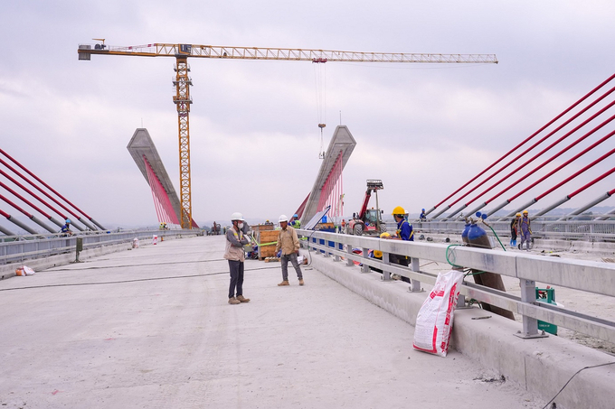 Cầu Rừng đang hoàn tất những công việc cuối cùng để hoàn thiện thông xe trong những ngày tới. Ảnh: Đàm Thanh