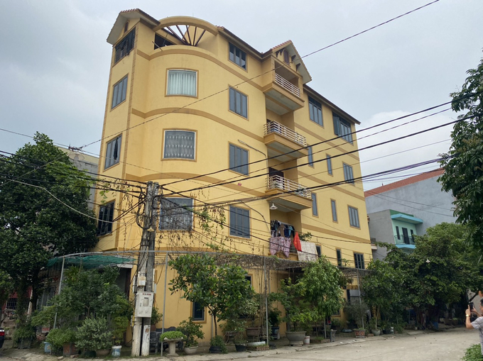 Ngôi nhà của 'chủ bậu' Ngô Thị Lan ở xã Tam Giang, huyện Yên Phong, tỉnh Bắc Ninh vỡ nợ tiền tỷ, khiến nhiều người dân trong thôn Vọng Nguyệt lo lắng.