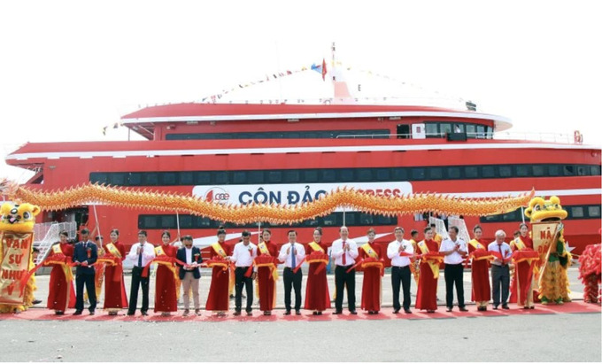 Tàu cao tốc Thăng Long chở khách từ TP. HCM đi Côn Đảo chỉ mất hơn 4 giờ, với sức chứa hơn 1.000 khách