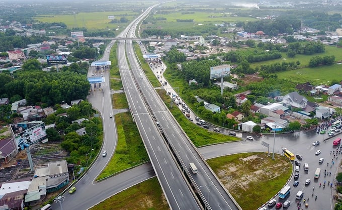 Dự án mở rộng đường nối cao tốc TP.HCM - Long Thành - Dầu Giây (đoạn từ nút giao thông An Phú đến đường Vành đai 2) với tổng chiều dài 3,2 km, quy mô hoàn chỉnh 8 làn xe