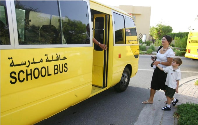 Xe đưa đón học sinh tại Tiểu Vương quốc Arab Thống nhất (UAE)