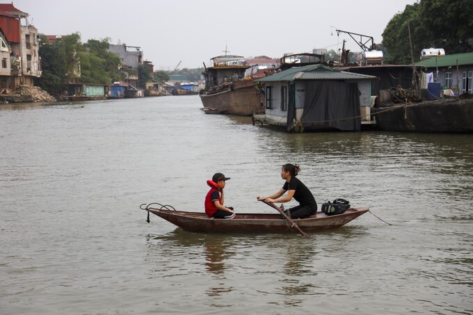 Người dân làng chài Nguyệt Đức mong muốn được lên bờ.