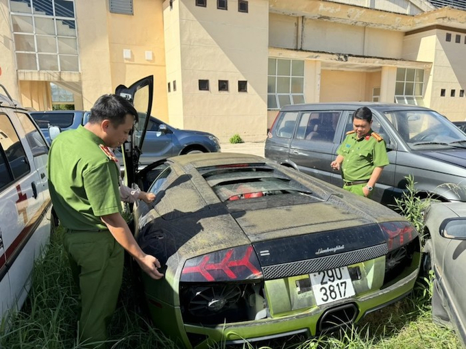 Chiếc xe Lamborghini bị lực lượng chức năng phát hiện, thu giữ.