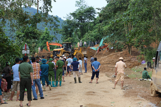 Công cuộc tìm kiếm nạn nhân mất tích được tiến hành khẩn trương và tạm kết thúc trước khi trời tối bởi thời tiết Hà Giang có mưa lớn vào ban đêm. Đến 21h30’ cùng ngày một cơn mưa lớn đã xuất hiện tại khu vực, nguy cơ sạt trượt vẫn có thể xảy ra