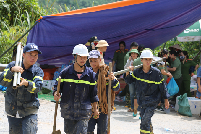 Đến khoảng 9h30’ ngày 14/7, Chủ tịch UBND tỉnh Hà Giang chỉ đạo kết thúc công tác tìm kiếm cứu nạn, Chủ tịch UBND tỉnh Hà Giang yêu cầu các đơn vị và ngành giao thông, thông tuyến trước 12h cùng ngày