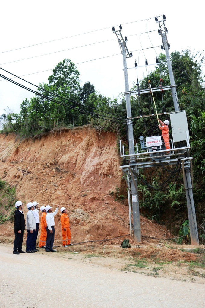 Đóng điện TBA Hạnh Dịch, Huyện Quỳ Châu, Nghệ An - đưa điện lưới quốc gia về trong thôn bản