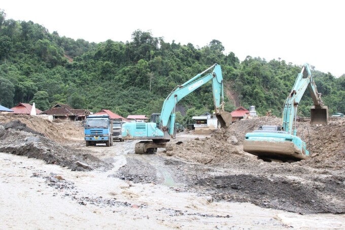 Công việc khắc phục khó khăn trước mắt là khối lượng phải hót dọn bùn đất đá, bùn thải phát sinh từ sạt trượt rất là lớn, trên địa bàn khu vực hiện nay chưa có quy hoạch vị trí đổ thải