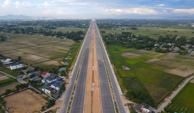 Đại lộ Vinh - Cửa Lò là tuyến đường lớn nhất tỉnh Nghệ An với chiều dài 10,8km, thiết kế mặt đường rộng 160m, với tổng mức đầu tư 4.157 tỷ đồng.