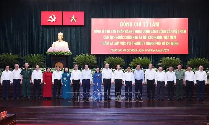 Tổng Bí thư, Chủ tịch nước Tô Lâm với các đồng chí lãnh đạo Trung ương và Ban Thường vụ Thành ủy TP HCM