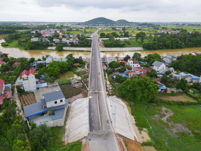 Dự án xây dựng cầu Hòa Sơn bắc qua sông Cầu và đường dẫn lên cầu, kết nối huyện Hiệp Hòa (Bắc Giang) với TP Phổ Yên (Thái Nguyên) có tổng kinh phí trên 540 tỷ đồng, thuộc đoạn I của dự án tuyến đường liên kết, kết nối các tỉnh Bắc Giang, Thái Nguyên, Vĩnh Phúc đã hoàn thành xây dựng.