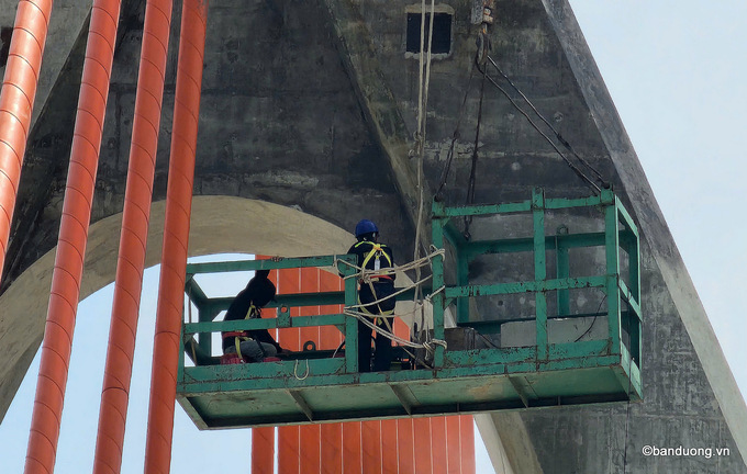 Công tác đảm bảo an toàn vệ sinh lao động luôn được chủ đầu tư và các nhà thầu quan tâm- đặt lên hàng đầu.