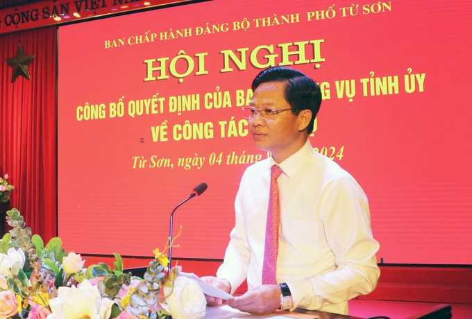 Tân Bí thư Thành ủy Từ Sơn Lưu Đình Thực phát biểu tại buổi lễ.