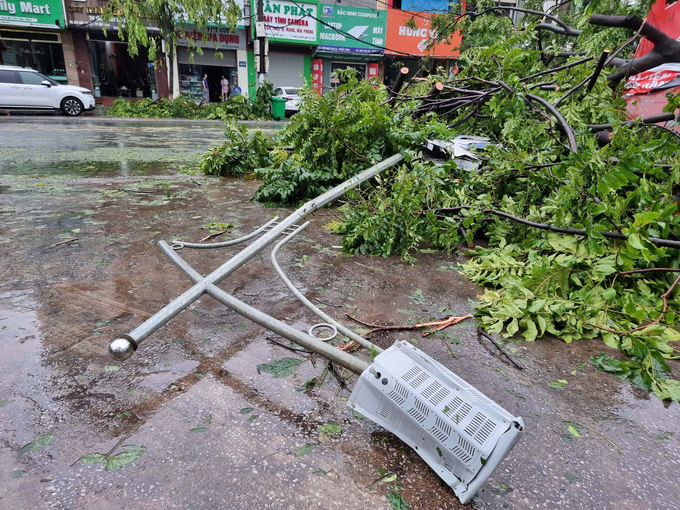 Đơn vị đã huy động 100% quân số quản lý kỹ thuật vận hành ứng trực, tuyệt đối tuân thủ quy định, quy trình để chủ động các phương án xử lý sự cố, đồng thời ứng trực tại các đơn vị để sẵn sàng khắc phục sự cố ngay sau khi cơn bão tan.