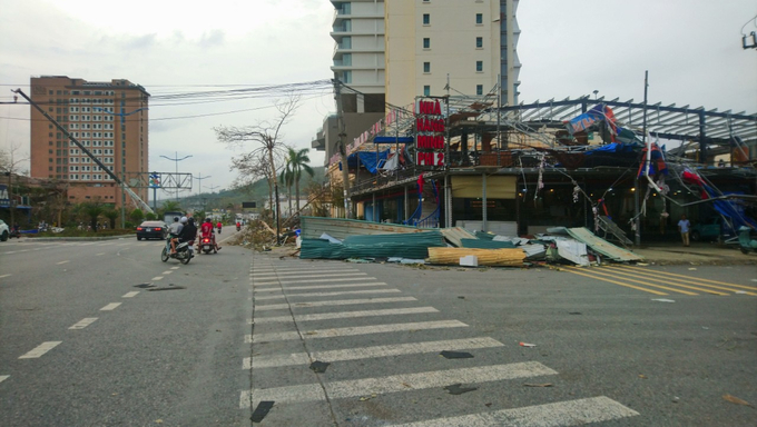 Nhà cửa tan hoang sau bão