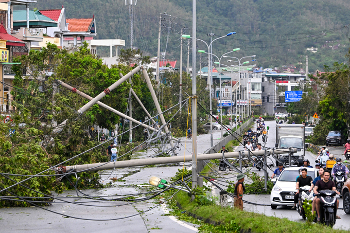 Đến trưa ngày 10/9, tại nhiều nơi trên địa bàn thành phố Hạ Long vẫn chưa có điện lưới