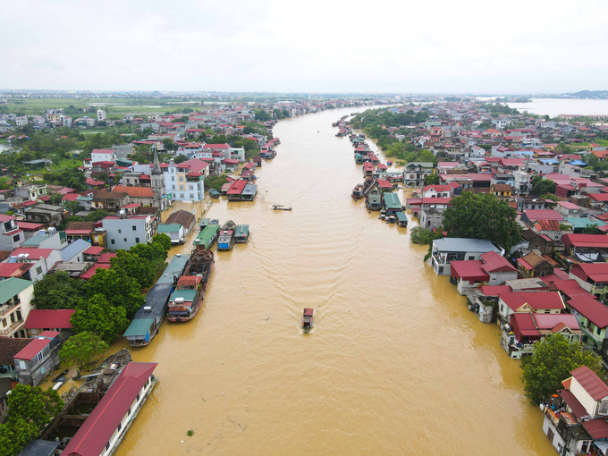 Toàn cảnh khu vực phường Vạn An, TP Bắc Ninh nơi có hàng trăm hộ dân sinh sống quanh khu vực sông Cầu đã được lực lượng chức năng TP Bắc Ninh lên phương án di dời người dân đến nơi trú ẩn an toàn.