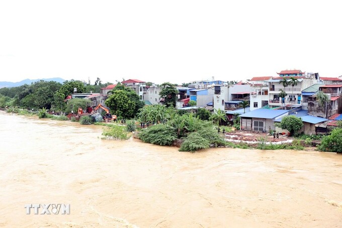 Mực nước sông Cầu tiếp tục dâng cao, tràn vào các khu dân cư ven sông thuộc thành phố Thái Nguyên