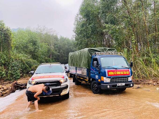 Hiện tại, nhiều đoàn thiện nguyện của Hà Tĩnh vận chuyển phương tiện cứu hộ và hàng cứu trợ đã có mặt tại các tỉnh phía Bắc