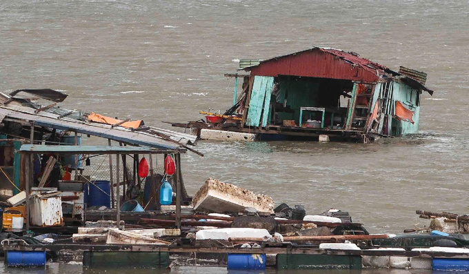 Khu nuôi trồng thủy sản, trên đại bàn thị xã Quảng Yên, Quảng Ninh sau cơn bão Yagi nhiều vị trí bè nuôi cá, hàu…chỉ còn lại mênh mông nước.