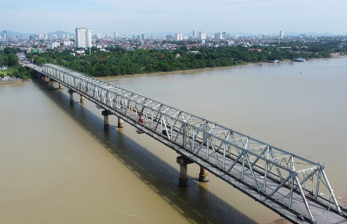 Cầu Bến Thủy 1 bắc qua sông Lam nối Nghệ An - Hà Tĩnh