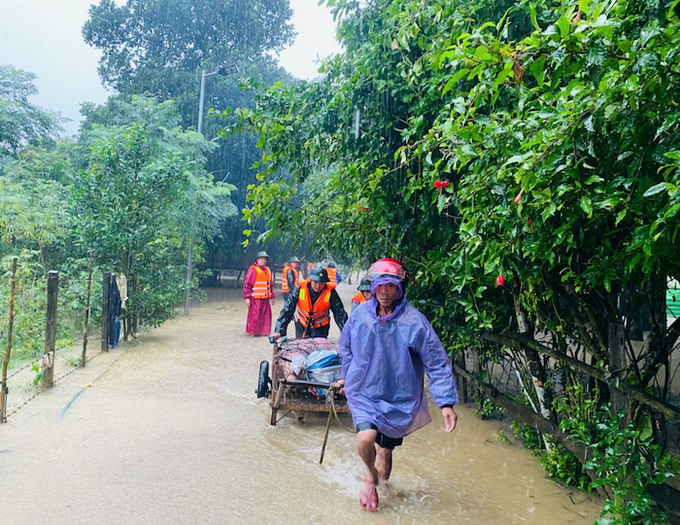 Nhiều địa phương bị cô lập do mưa lớn.