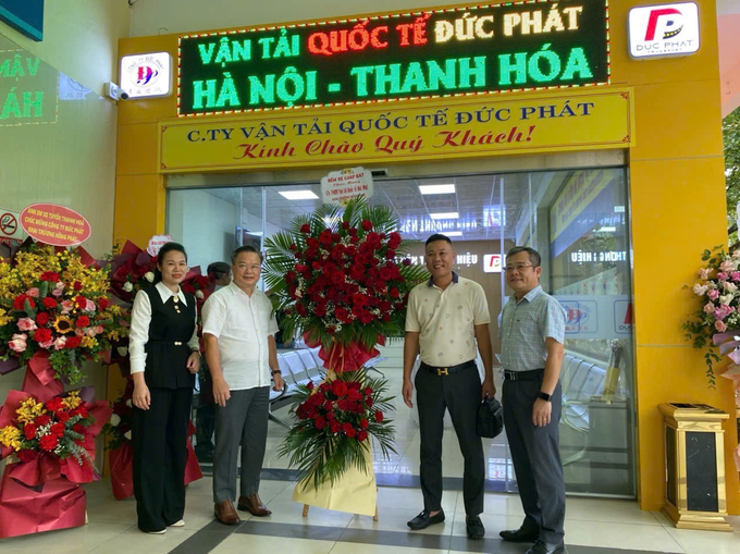 Lãnh đạo Công ty CP Bến xe Hà Nội thăm quan phòng chờ hạng thương gia của Vận tải Đức Phát đặt tại bến xe Giáp Bát.