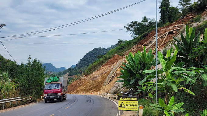 Các điểm sạt lở được đặt biển cảnh báo, đảm bảo an toàn