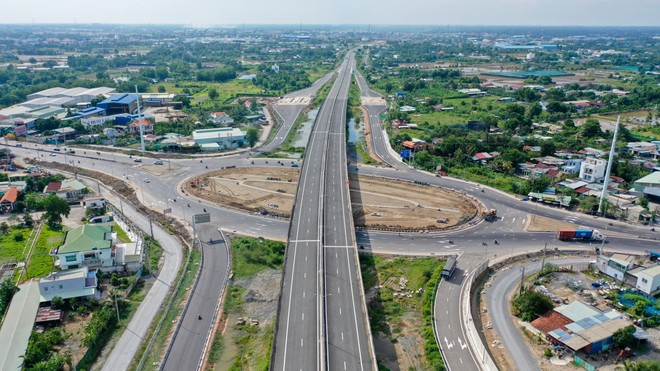 Bộ GTVT yêu cầu doanh nghiệp sớm hoàn thiện cao tốc Bến Lức-Long Thành đưa vào khai thác trước 15/1/2025