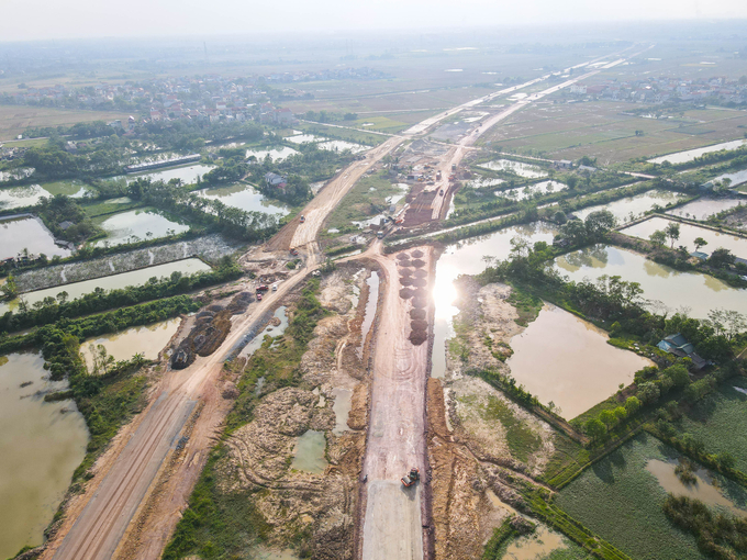 Hiện, UBND tỉnh Bắc Ninh đang kiến nghị Quốc hội Chính phủ và các bộ, ngành liên quan ban hành cơ chế, tháo gỡ vướng mắc về điều chỉnh tổng mức đầu tư, mặt bằng, vật liệu... giúp địa phương sớm hoàn thành xây dựng đường Vành đai 4 - vùng Thủ đô Hà Nội.