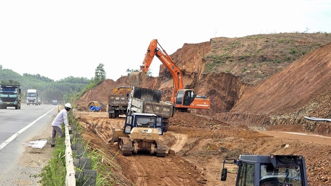 Bộ GTVT vừa yêu cầu các đơn vị và các doanh nghiệp trong ngành rà soát các dự án dừng thi công, chậm tiến độ