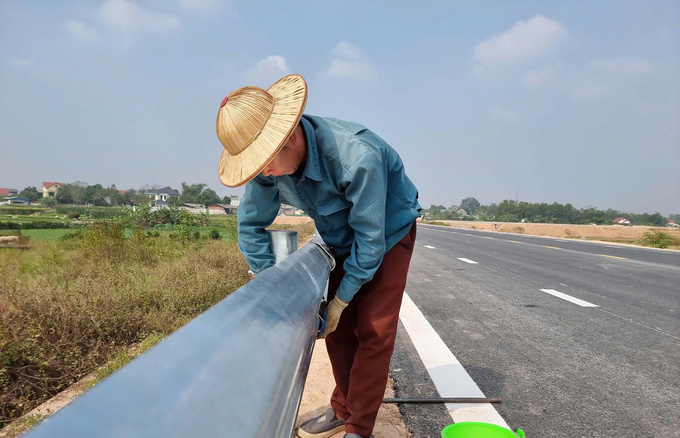 Trên công trường công nhân đang gấp rút hoàn thành những hạng mục đã đề ra.