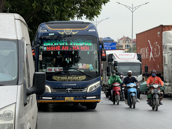 Nhà xe Mạnh Hùng lập bến cóc tại số 7 Ngọc Hồi. Đáng chú ý, văn phòng của nhà xe này nằm cạnh BX Nước Ngầm.