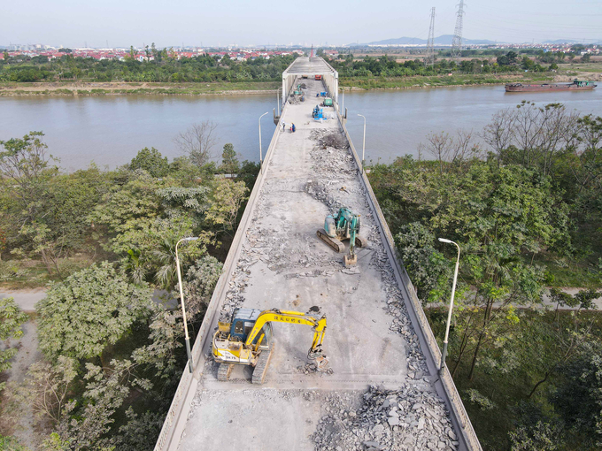 Toàn cảnh cầu Hồ bước vào giai đoạn sửa chữa.