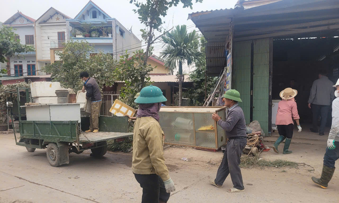 Các hộ dân tự nguyện di dời tài sản, bàn giao mặt bằng thi công đường dẫn lên cầu.