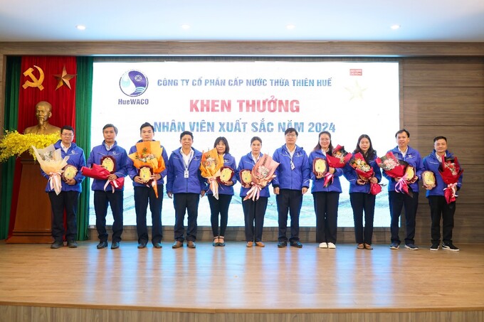 Khen thưởng Nhân viên xuất sắc năm 2024.