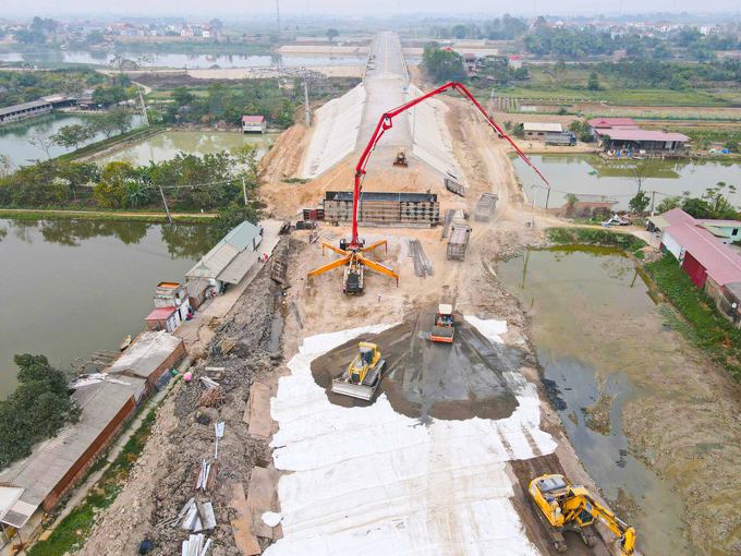 Hiện, phần đường dẫn phía Bắc Giang và phần cầu đã được hoàn thành; riêng phần đường dẫn phía Bắc Ninh vẫn đang được UBND tỉnh Bắc Ninh chỉ đạo đẩy nhanh tiến độ triển khai.