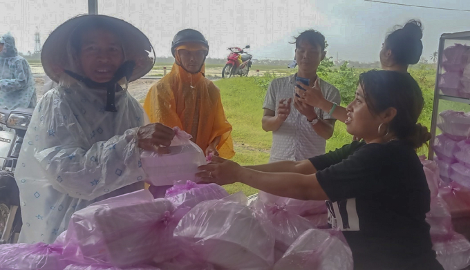 Nhiều người nghèo, người lao động thu nhập thấp tìm đến quán cơm này