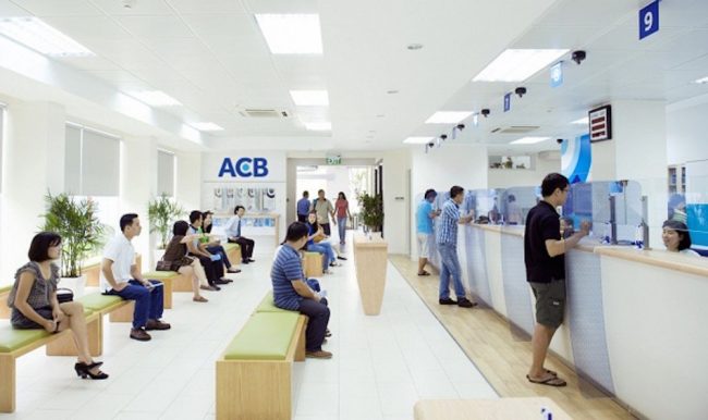 Các số liệu cho thấy lương nhân viên ngân hàng ACB trong năm 2020 chỉ là 12,5 triệu đồng/người/tháng. Nhưng thực tế khác đi rất nhiều.