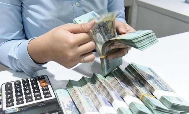 Đầu năm mới, Vietcombank thông báo giảm lãi suất cho vay để hỗ trợ khách hàng vượt qua Covid-19. Nhiều ngân hàng khác cũng có động thái điều chỉnh lãi.