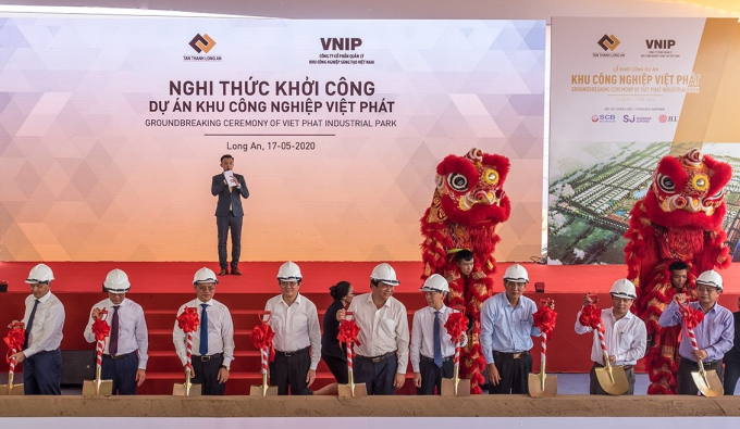 Nghi thức khởi công dự án khu công nghiệp Việt Phát có quy mô 1.800ha tại Tân Long, Thủ Thừa, Long An trong bối cảnh bất động sản khu công nghiệp có sức hút mạnh mẽ (Ảnh: Nguyễn Như).