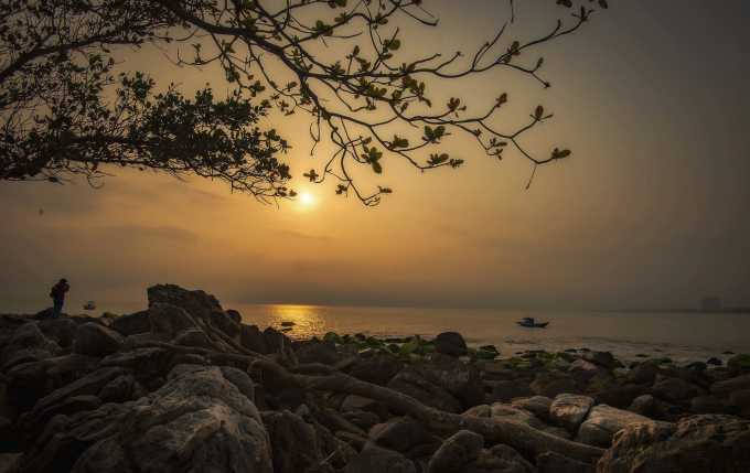 Toàn cảnh rạn Nam Ô từ bình minh