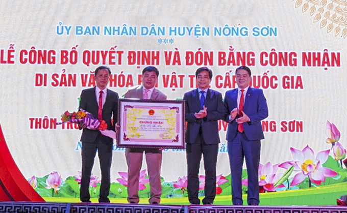 Quang cảnh Lễ công bố quyết định và đón nhận Bằng công nhận Di sản Văn hóa phi vật thể cấp Quốc gia Lễ hội Bà Thu Bồn.