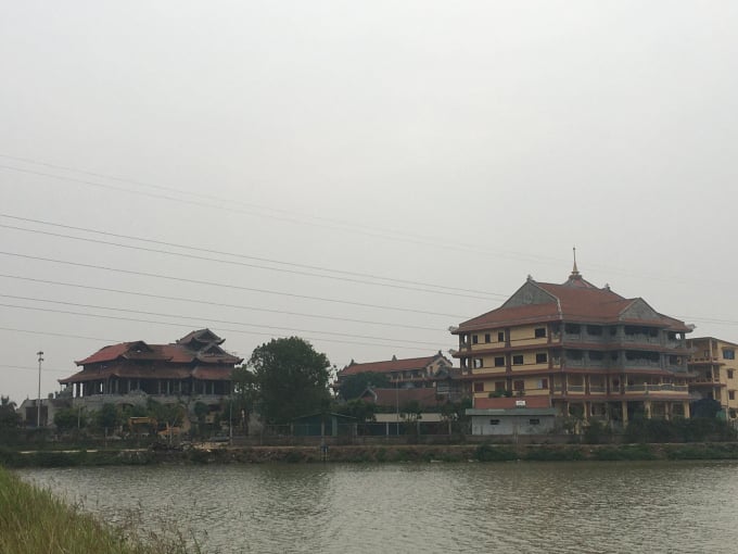 Chùa Long Hưng nằm tại xã Vĩnh Ngọc huyện Đông Anh nhìn từ bên ngoài rất bề thế.