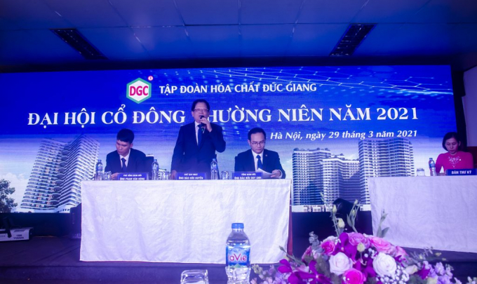 Đại hội đồng cổ đông thường niên 2021 của Hóa chất Đức Giang đã thông qua kế hoạch năm 2021 với doanh thu đạt 7.522 tỷ đồng, lợi nhuận sau thuế đạt 1.100 tỷ đồng, tăng lần lượt 21% và 16% so năm vừa qua, dự kiến cổ tức 30%. (Ảnh: Đức Giang).